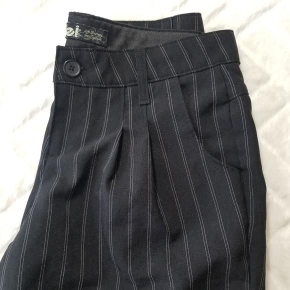 L.e.i. Black/White Striped Shorts Size 11 - Picture 2 of 10